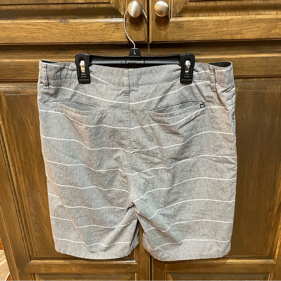 ‼️SOLD‼️ Men’s Hurley Shorts - Size L - Picture 2 of 6
